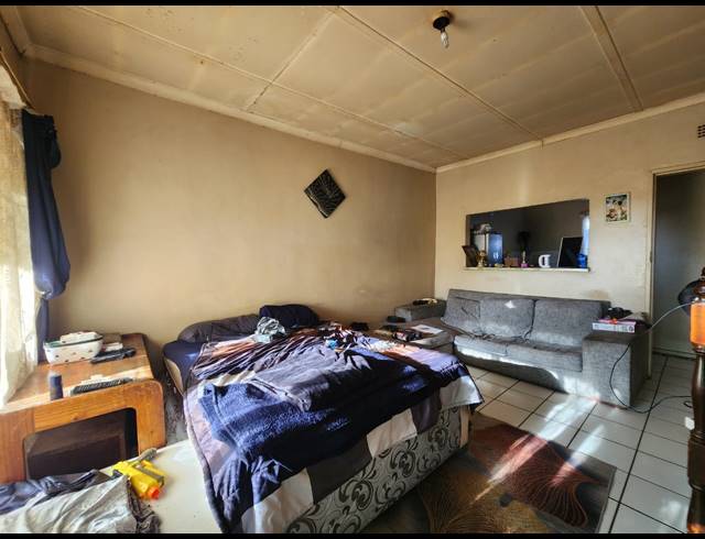 1 BEDROOM FLAT FOR SALE IN VANDERBIJLPARK CE 2
